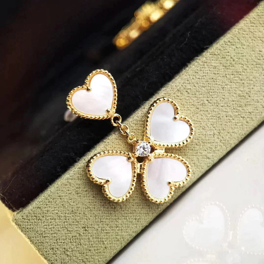 [BIJOUX]CLOVER SWEET BOUCLES D'OREILLES EN NACRE BLANCHE