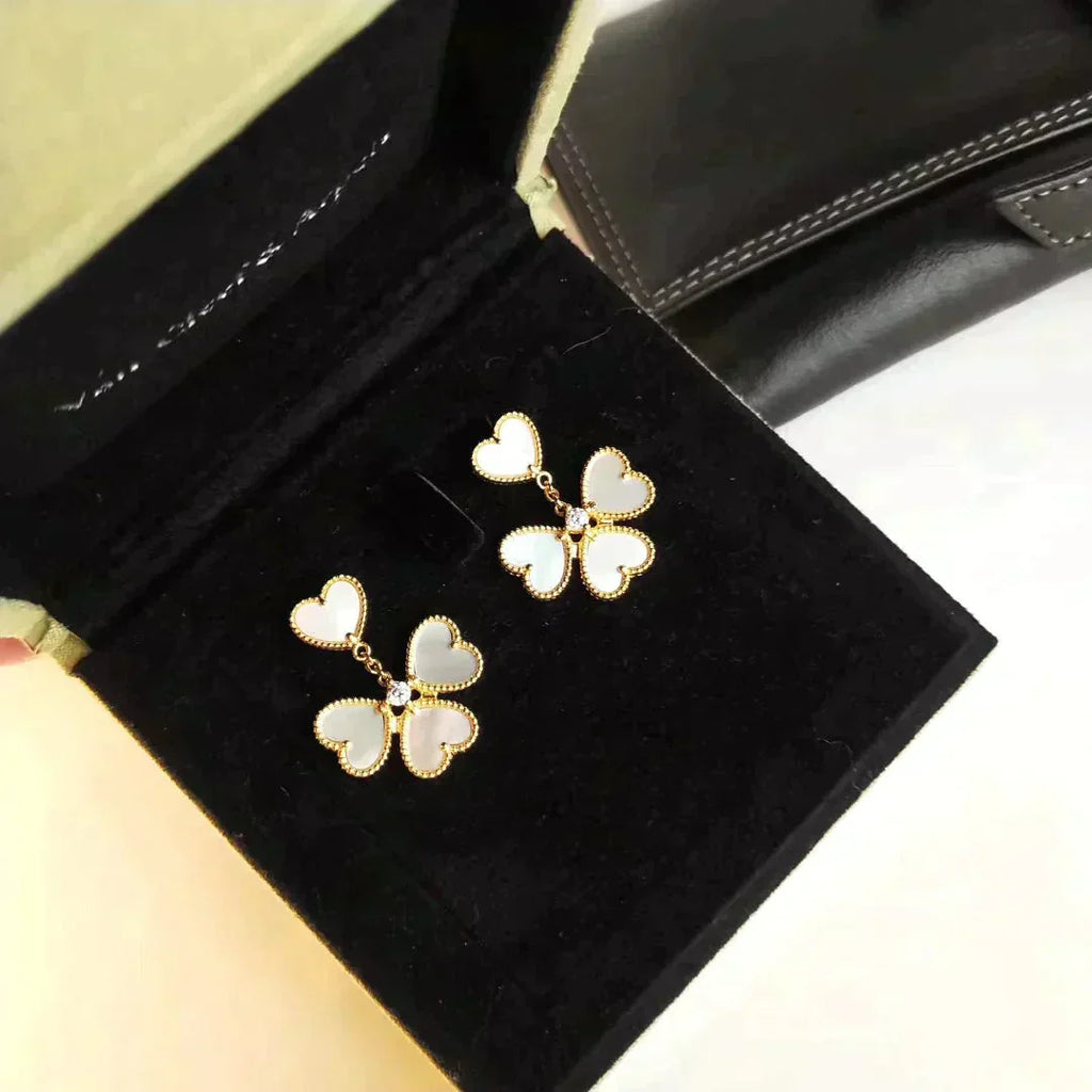 [BIJOUX]CLOVER SWEET BOUCLES D'OREILLES EN NACRE BLANCHE