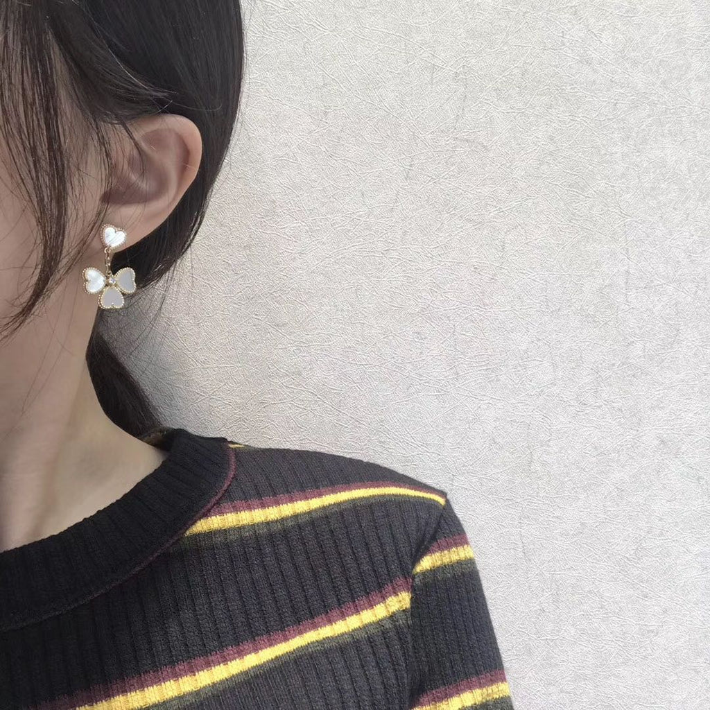 [BIJOUX]CLOVER SWEET BOUCLES D'OREILLES EN NACRE BLANCHE
