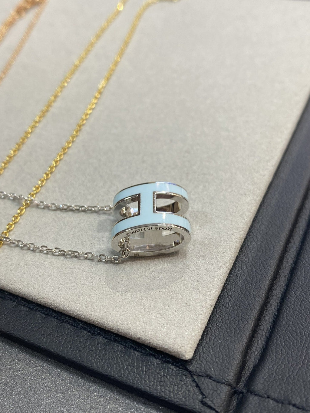 [BIJOUX]POP H LIGHT BLUE NECKLACE