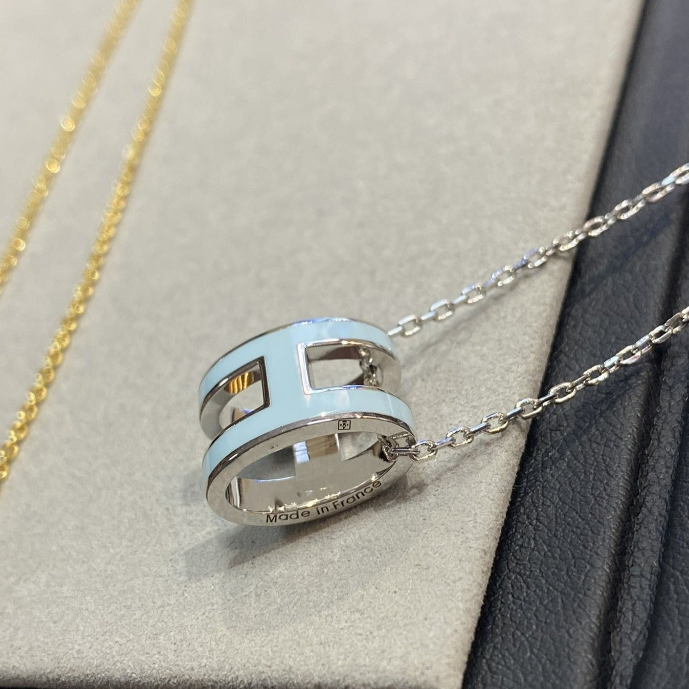 [BIJOUX]POP H LIGHT BLUE NECKLACE