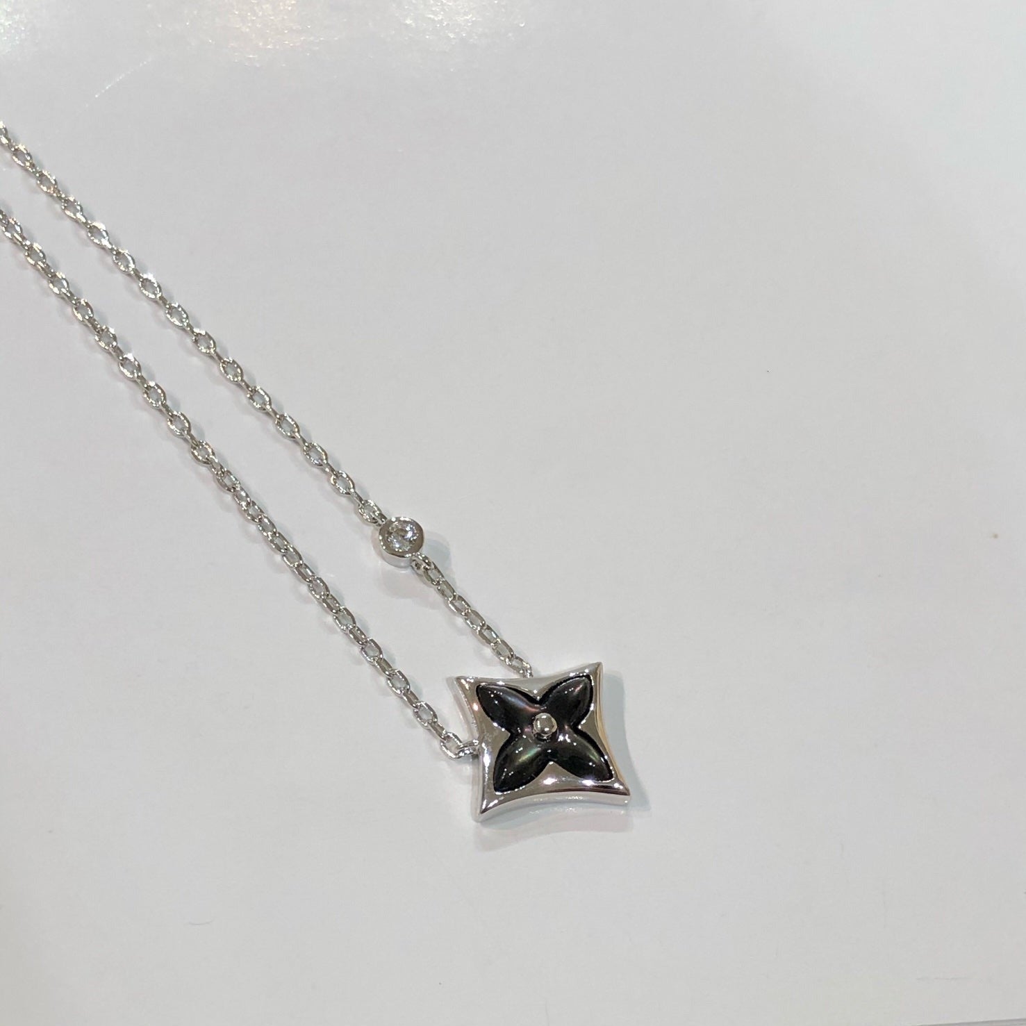 [BIJOUX] COLLIER ÉTOILE NACRE NOIRE