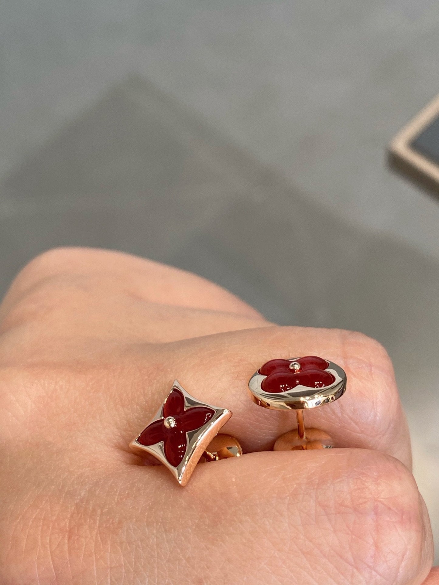 [BIJOUX]STAR AND SUN PINK GOLD CARNELIAN STUD EARRINGS