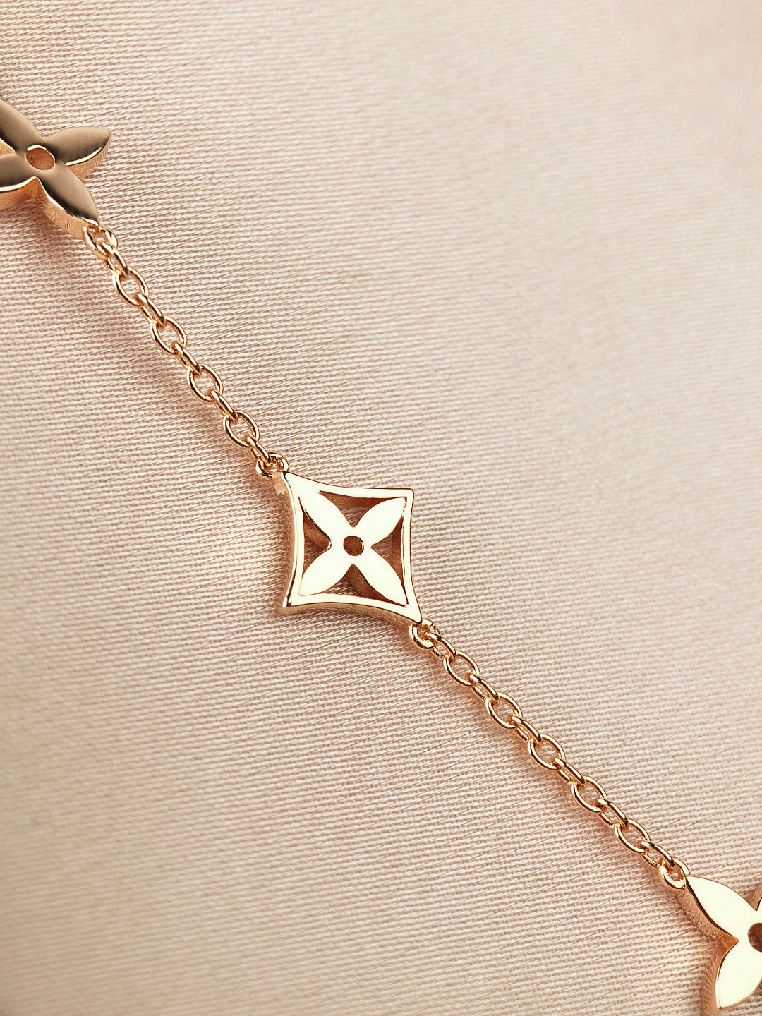 [BIJOUX]BRACELET EN OR 7 MOTIFS ÉTOILE ET SOLEIL