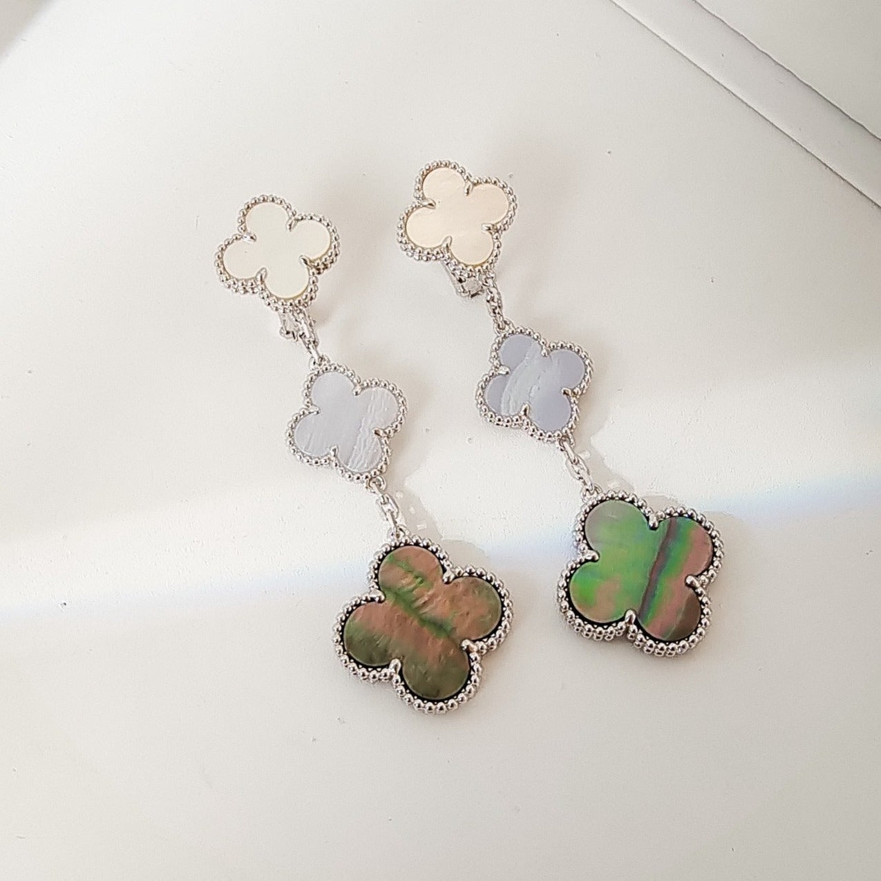 [Topon]CLOVER 3 MOTIFS CHALCEDONY DARK MOP SILVER EARRINGS