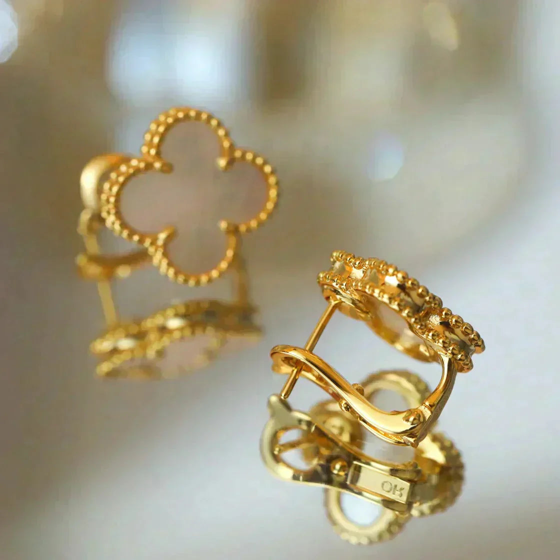 [BIJOUX]CLOVER MEDIUM 1 MOTIFS  WHITE MOP STUD EARRINGS