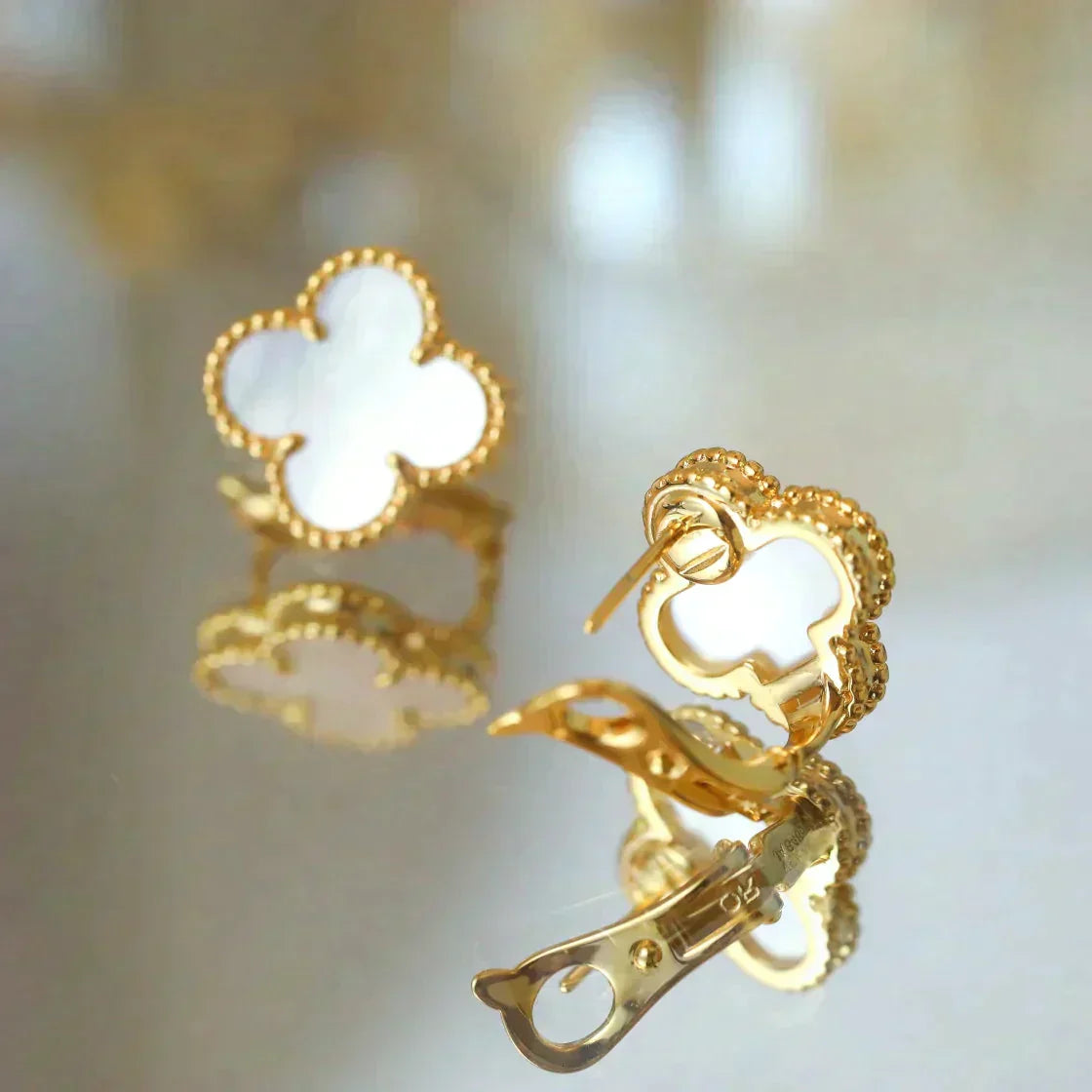 [BIJOUX]CLOVER MEDIUM 1 MOTIFS  WHITE MOP STUD EARRINGS