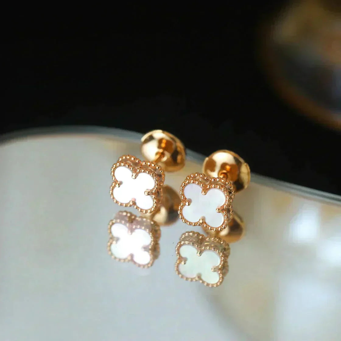 [Topon]CLOVER MINI 9.5MM WHITE MOP EARRINGS