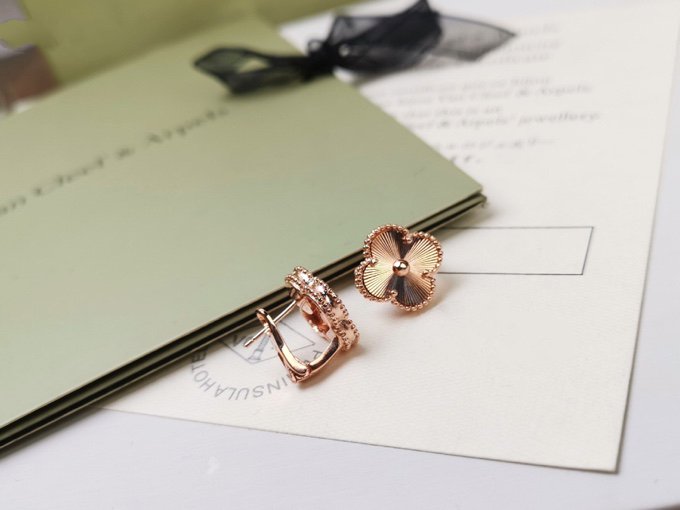 [BIJOUX]CLOVER MEDIUM STUD EARRINGS