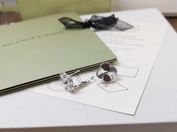 [BIJOUX]CLOVER MEDIUM STUD EARRINGS