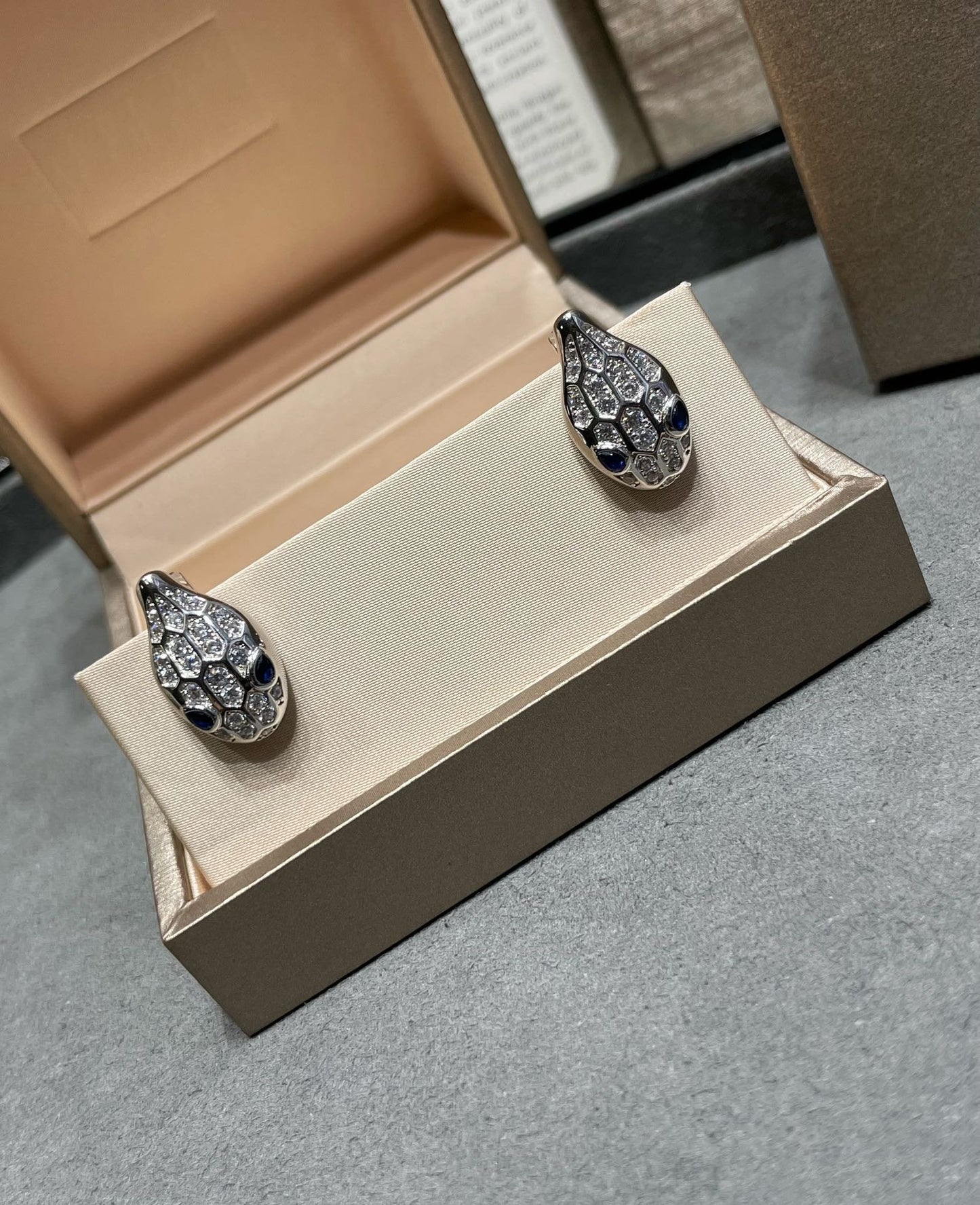 [BIJOUX]SERPENT DIAMOND STUD EARRINGS