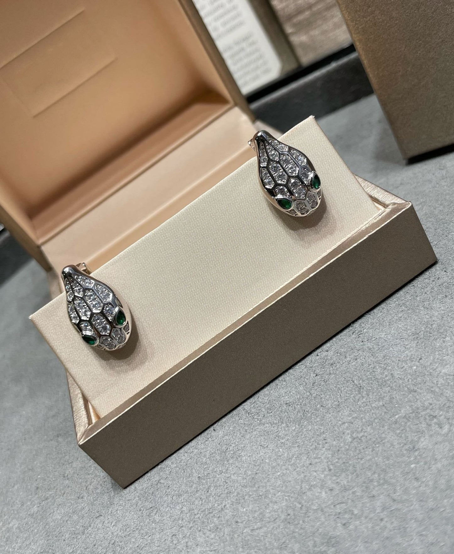 [BIJOUX]SERPENT DIAMOND STUD EARRINGS