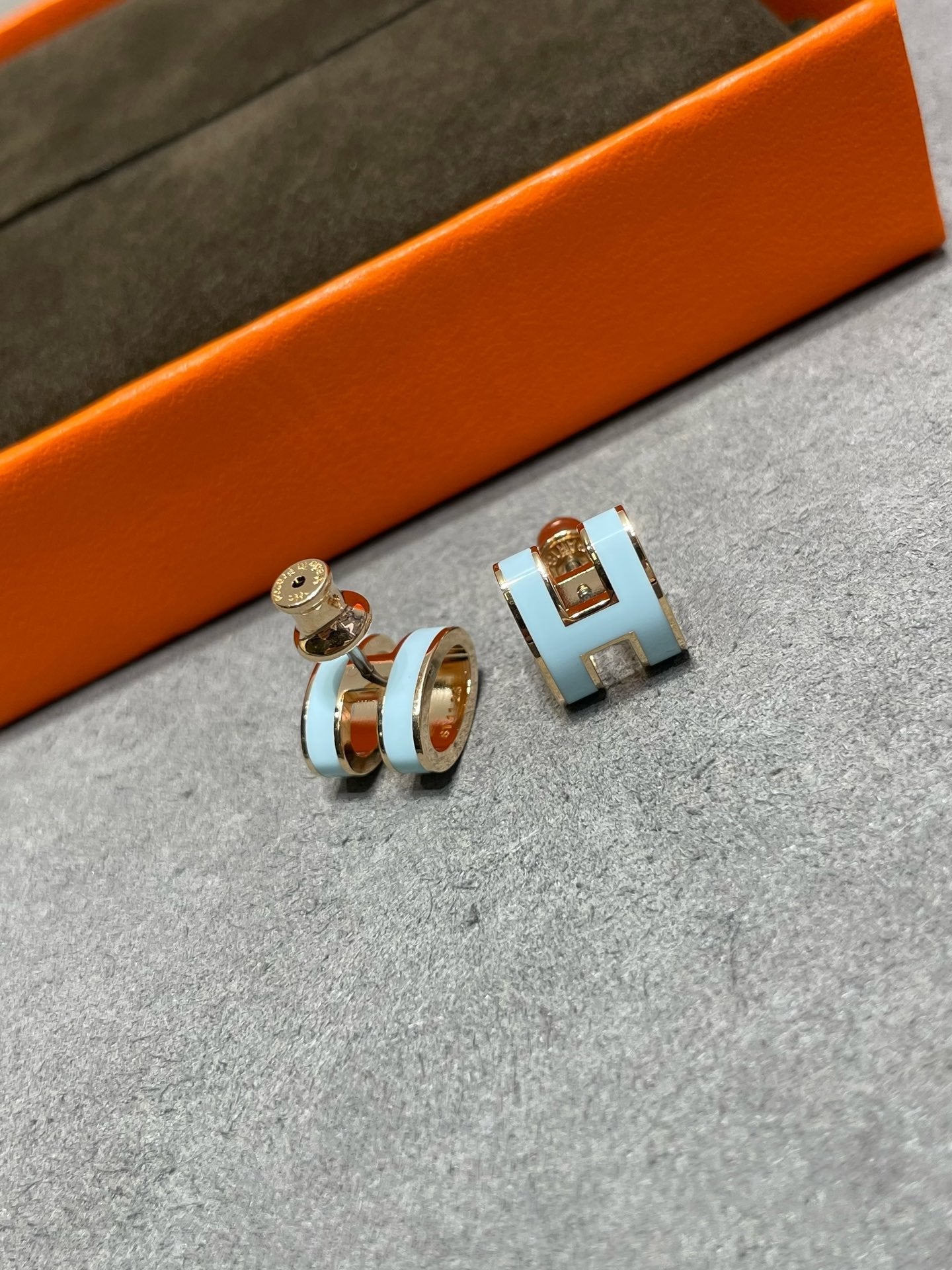 [BIJOUX]POP H SKY BLUE STUD EARRINGS