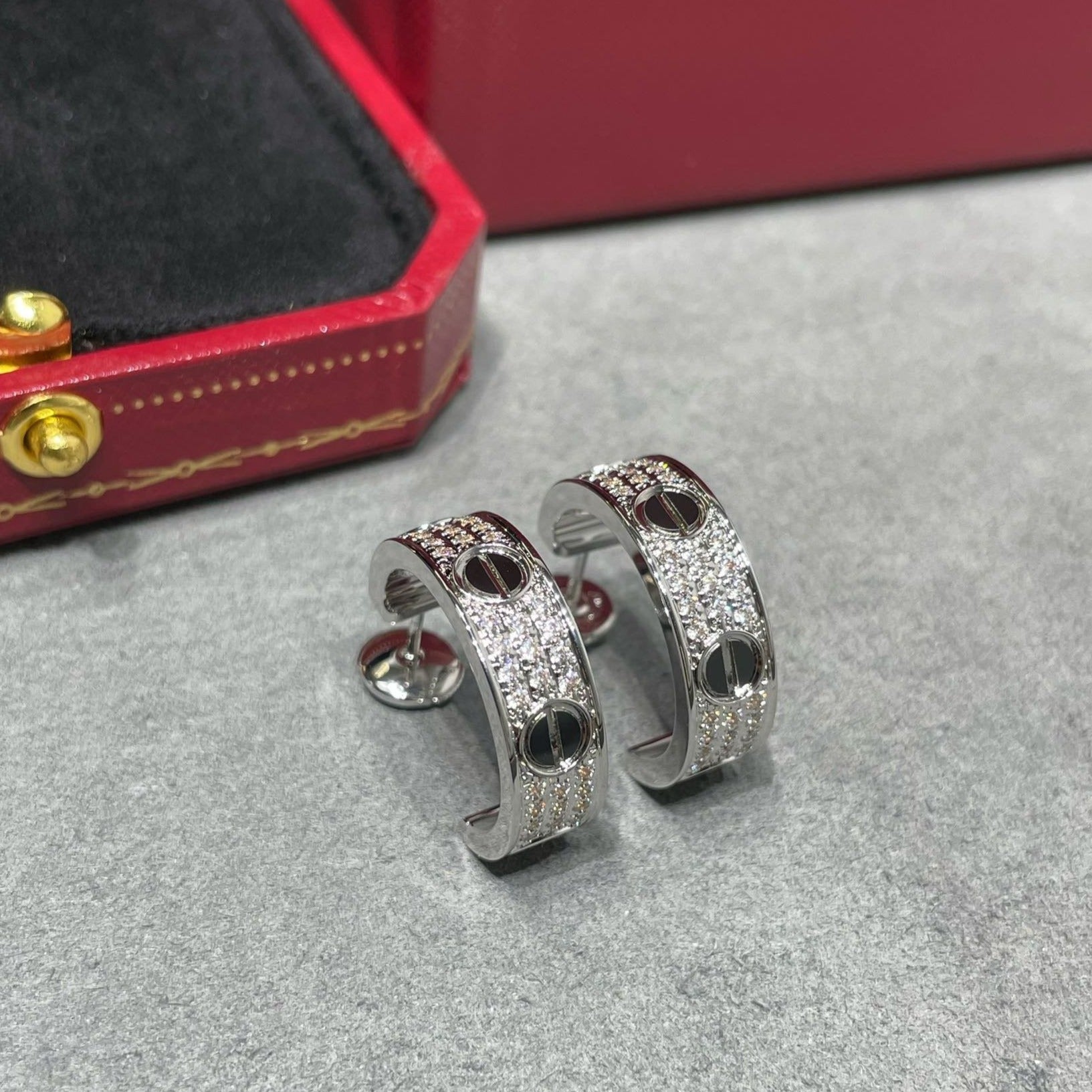 [BIJOUX]LOVE CERAMIC DIAMOND PAVED SILVER EARRINGS