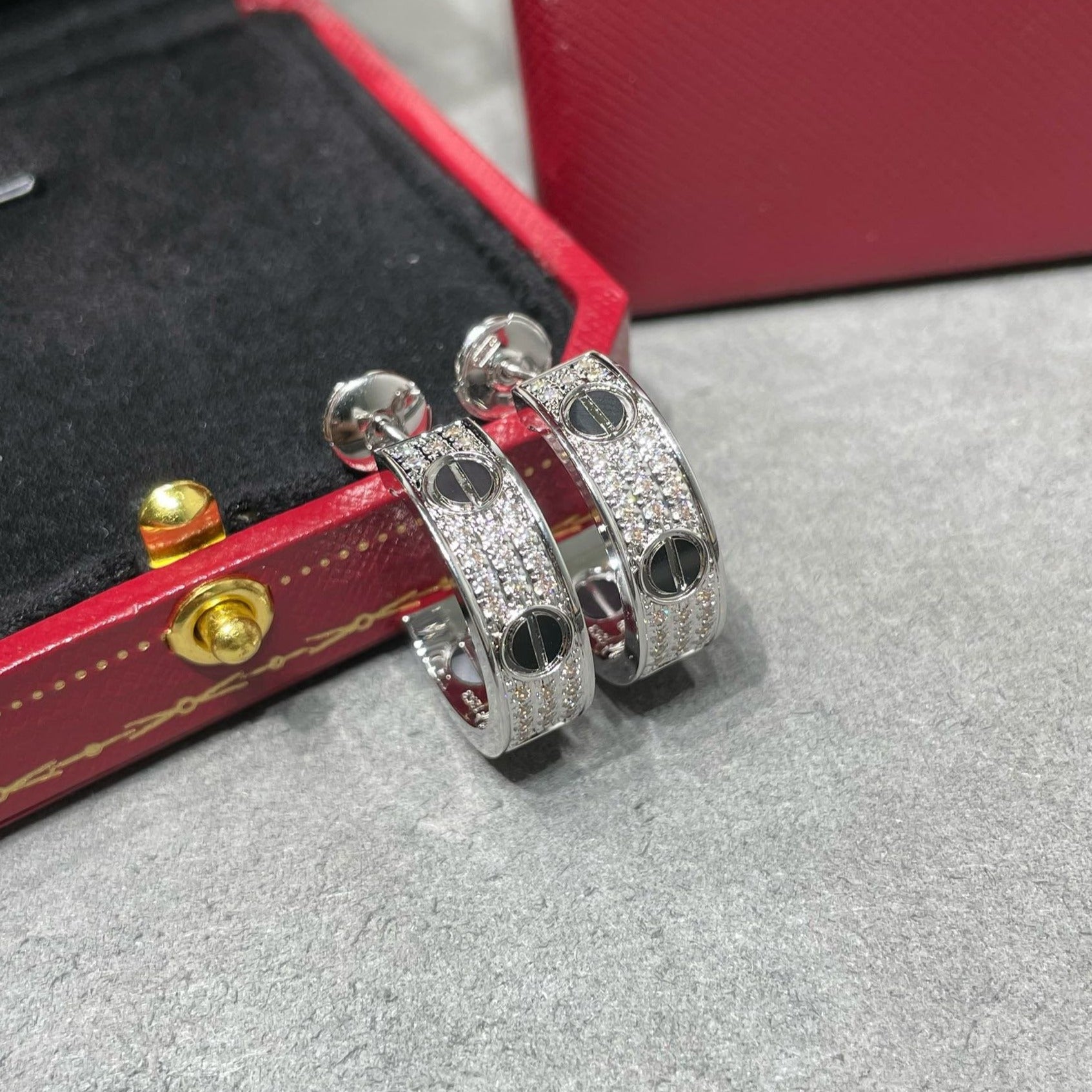 [BIJOUX]LOVE CERAMIC DIAMOND PAVED SILVER EARRINGS