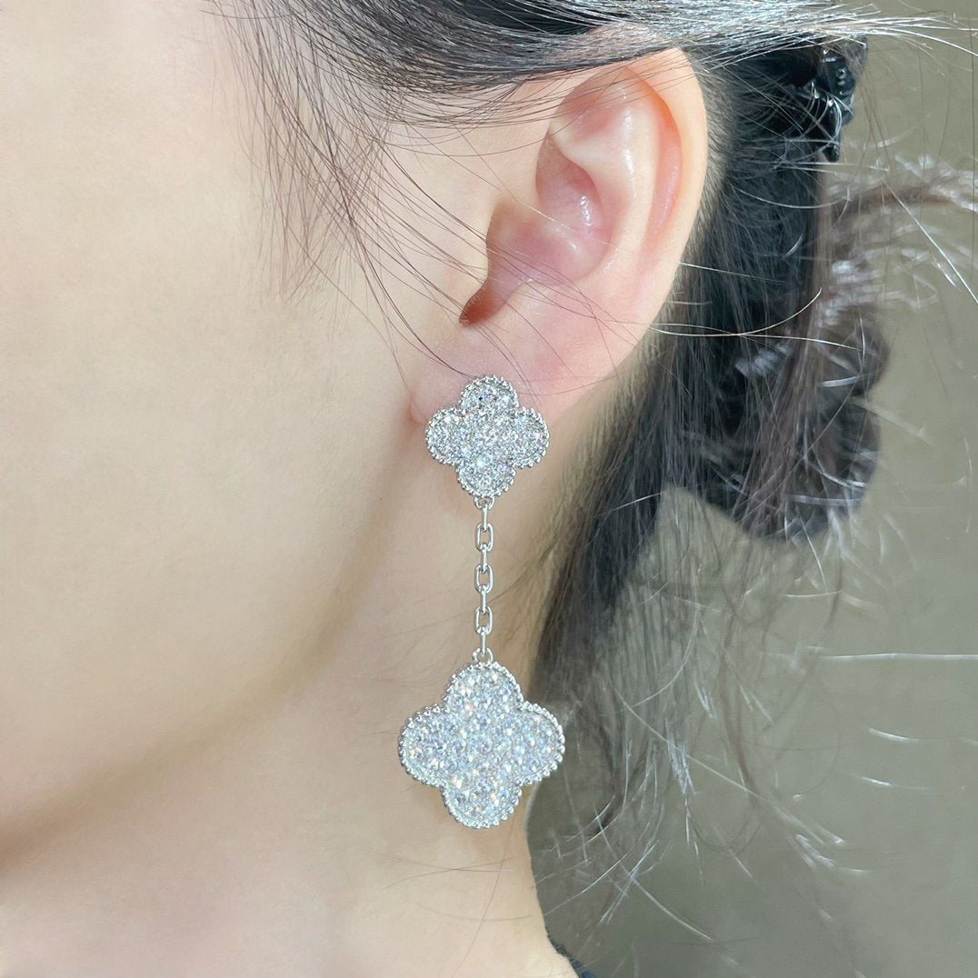 [Topon]CLOVER 2 MOTIFS DIAMOND PAVED SILVER EARRINGS