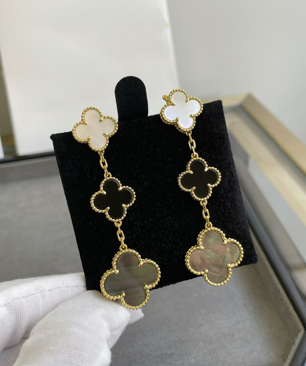 [BIJOUX]CLOVER 3 MOTIF MOP ONYX DARK MOP PINK GOLD EARRINGS