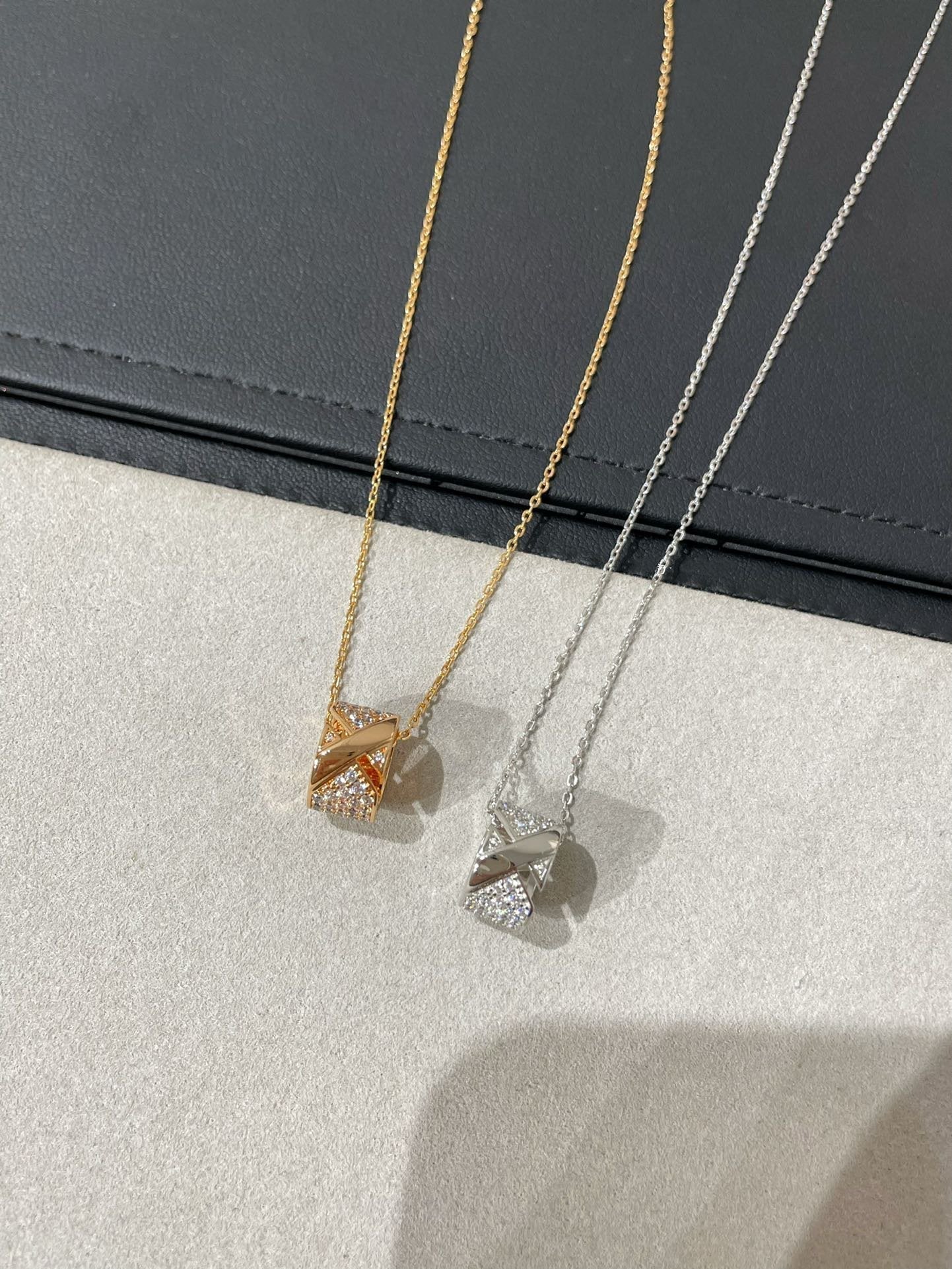 [BIJOUX]COLLIER PAVÉ DE DIAMANTS LIENS EVIDENCE