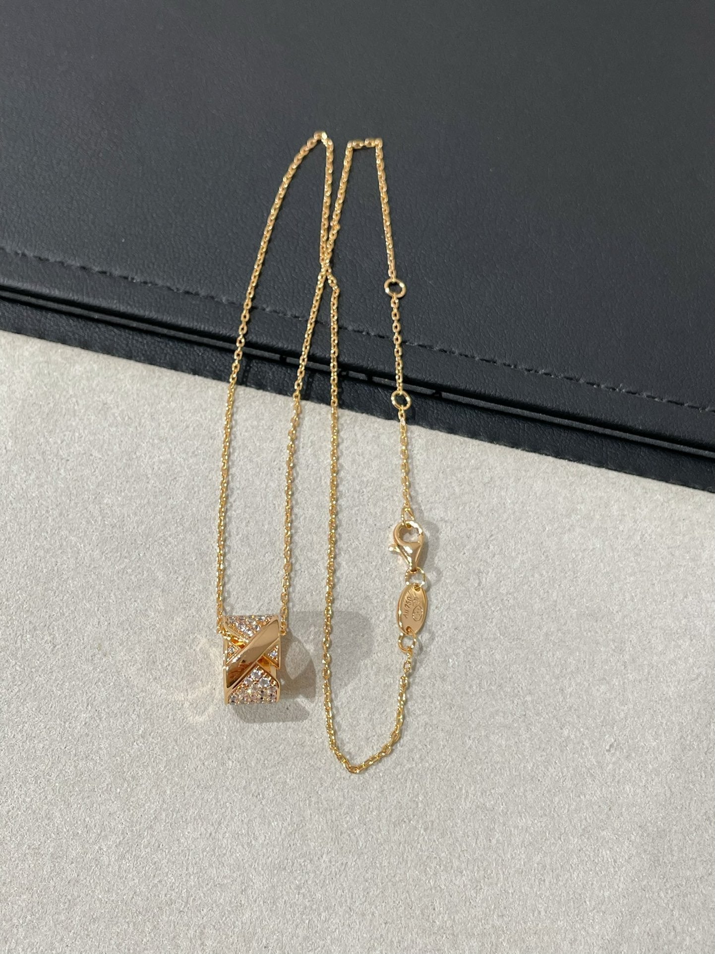 [BIJOUX]COLLIER PAVÉ DE DIAMANTS LIENS EVIDENCE