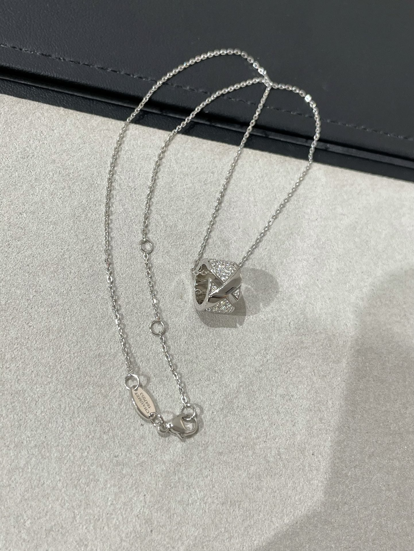 [BIJOUX]COLLIER PAVÉ DE DIAMANTS LIENS EVIDENCE