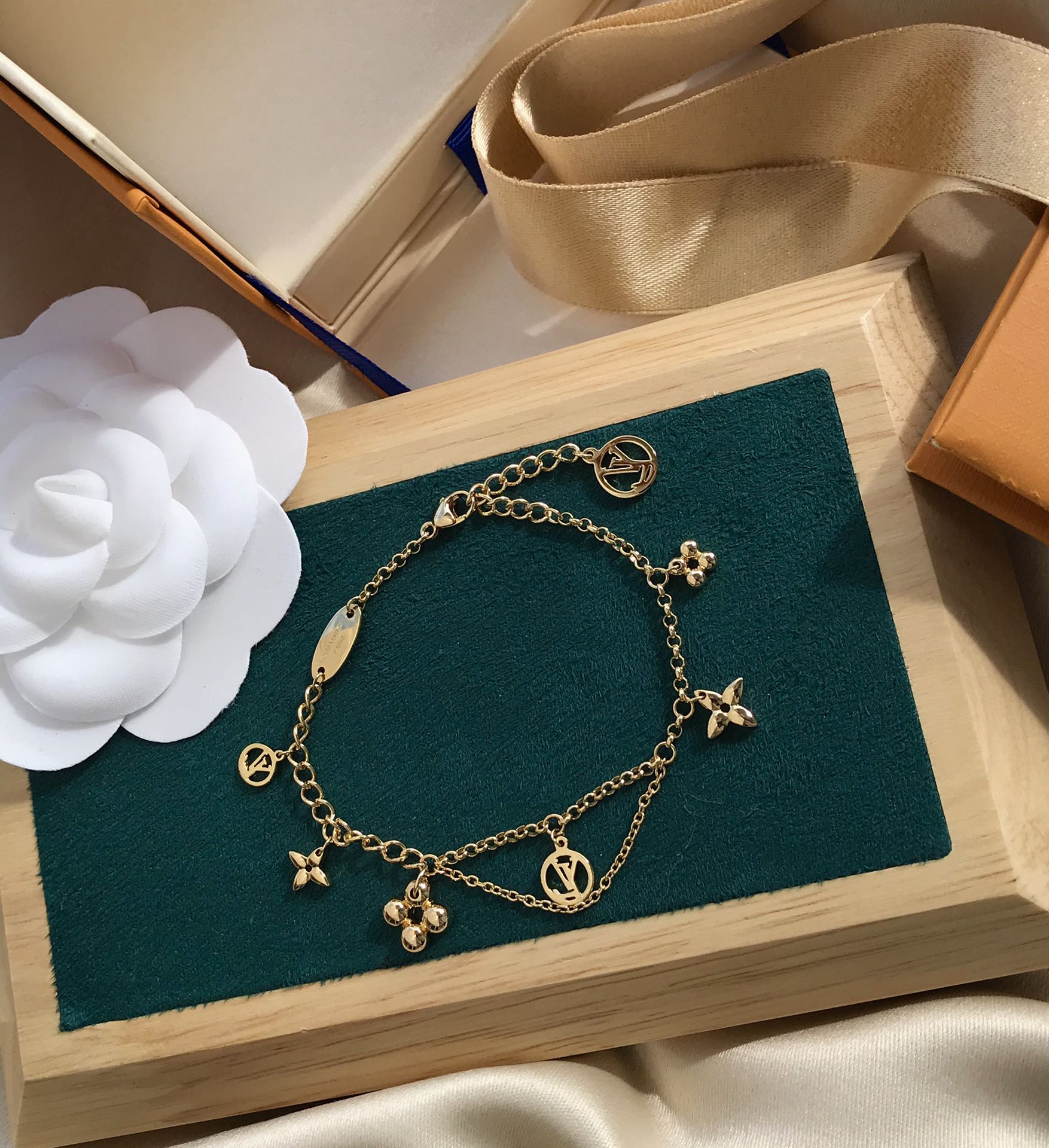 [BIJOUX]BRACELET NACRE OR ROSE FLEURI