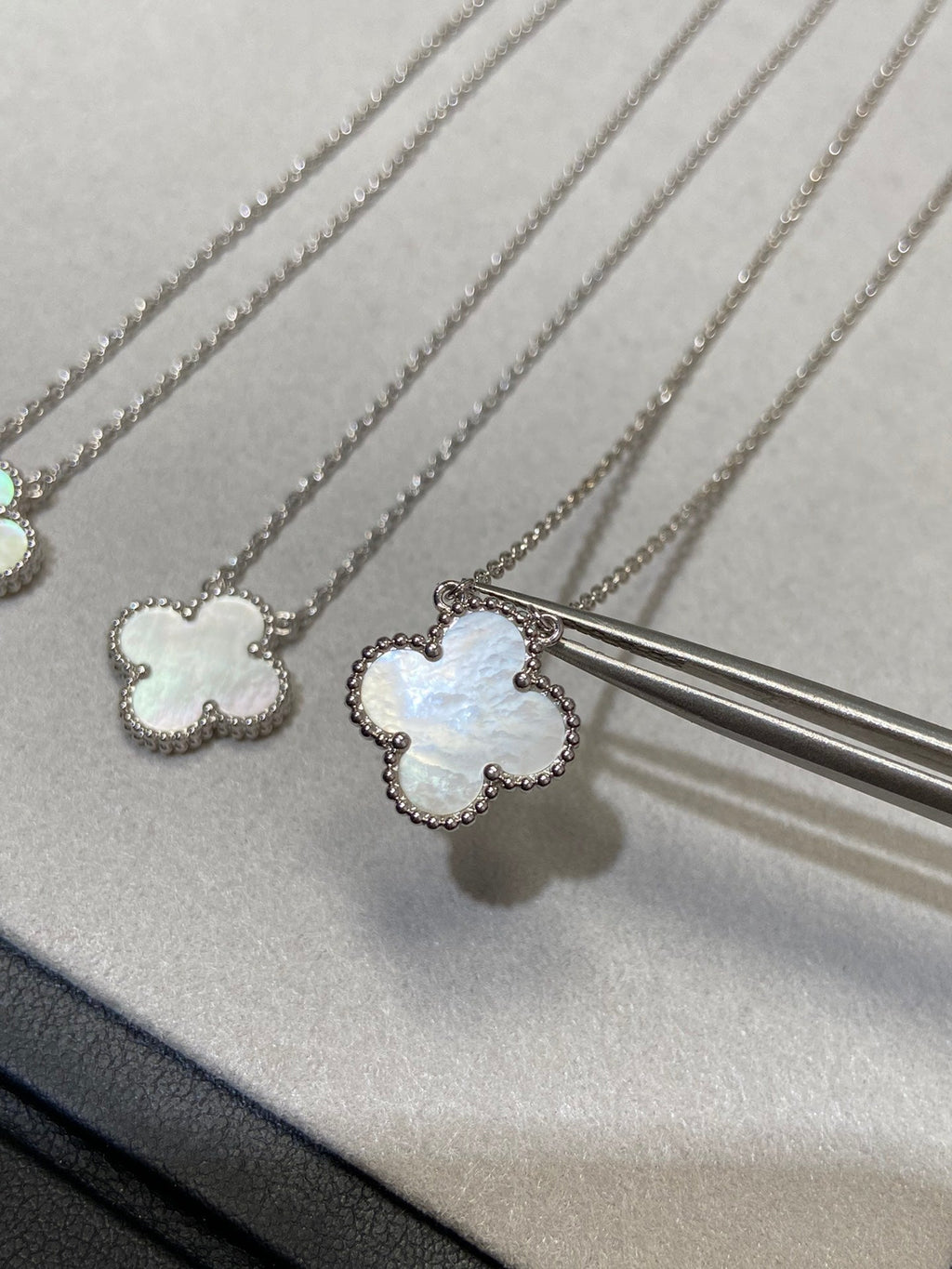 [BIJOUX]CLOVER MEDIUM SILVER WHITE MOP NECKLACE