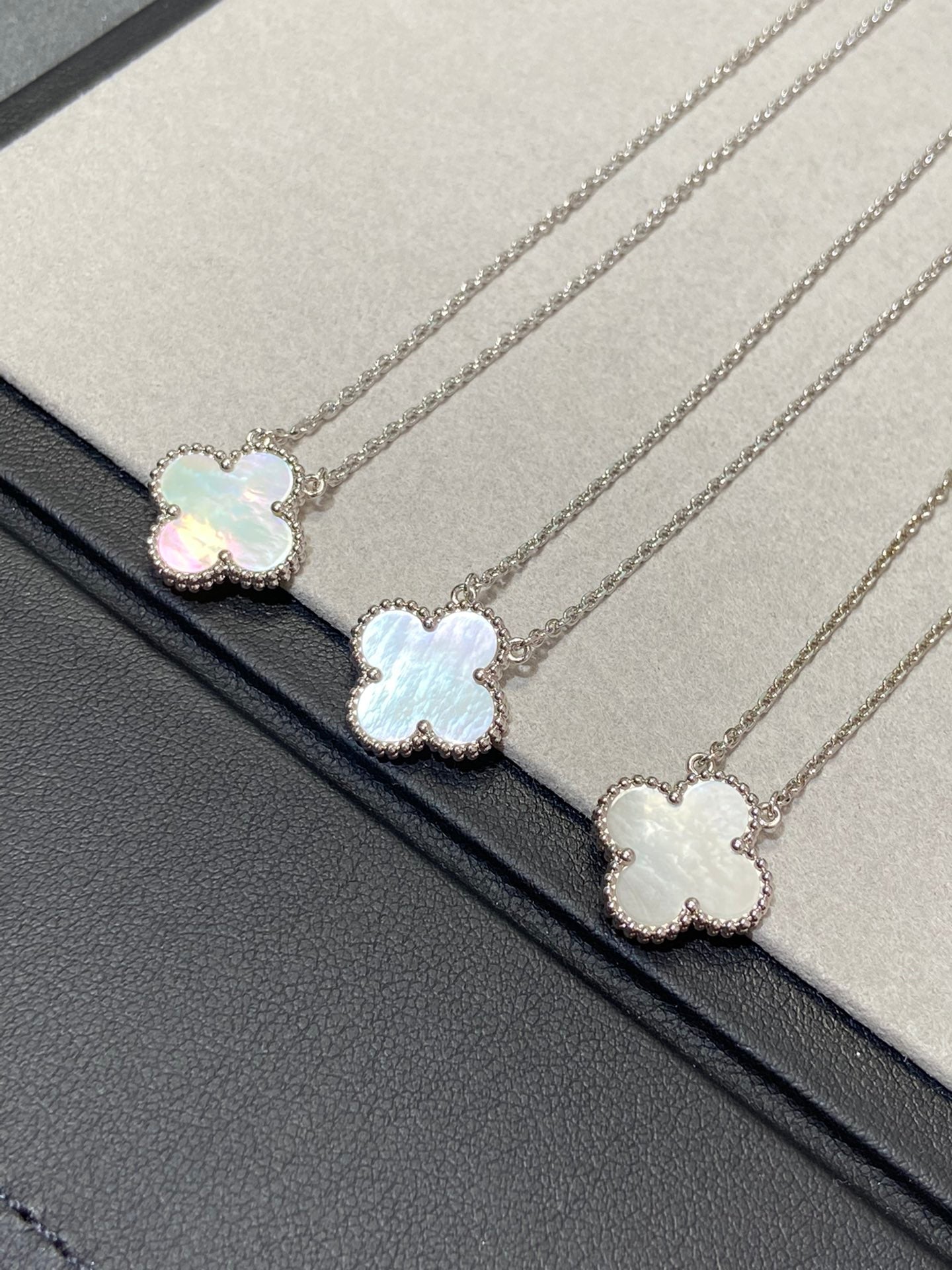 [BIJOUX]CLOVER MEDIUM SILVER WHITE MOP NECKLACE