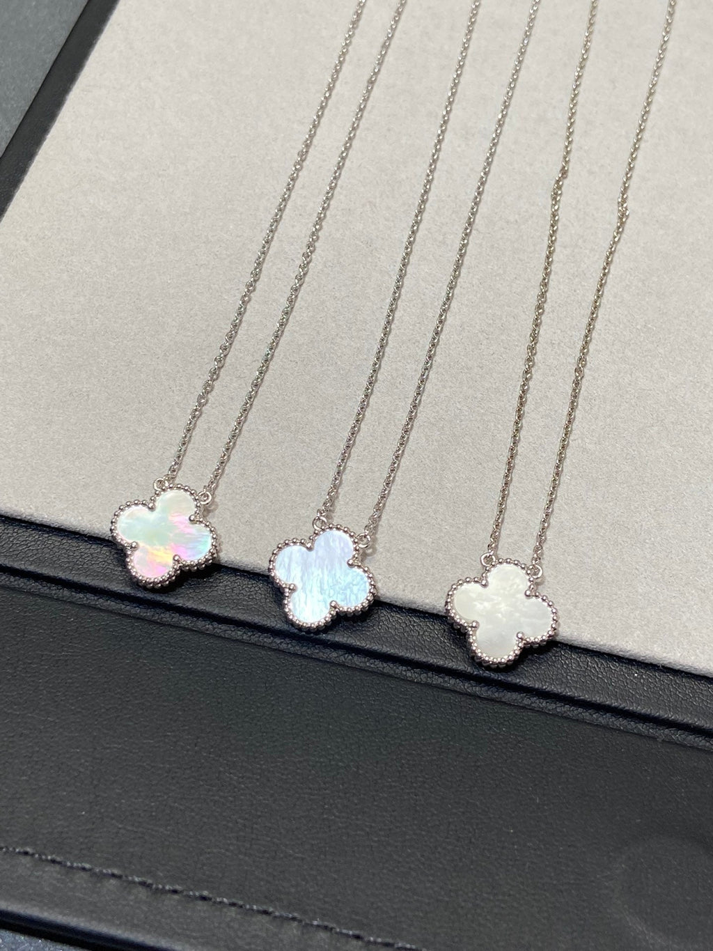 [BIJOUX]CLOVER MEDIUM SILVER WHITE MOP NECKLACE