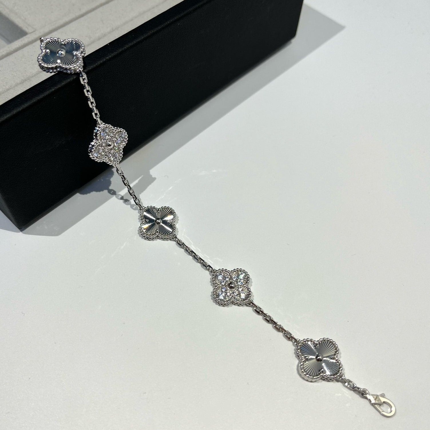 [BIJOUX]CLOVER 5 MOTIF SILVER DIAMOND BRACELET