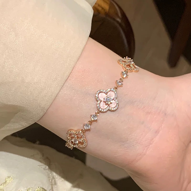 [BIJOUX] BRACELET TRÈFLE 5 MOTIFS ROSE BLEU ROUGE BLANC