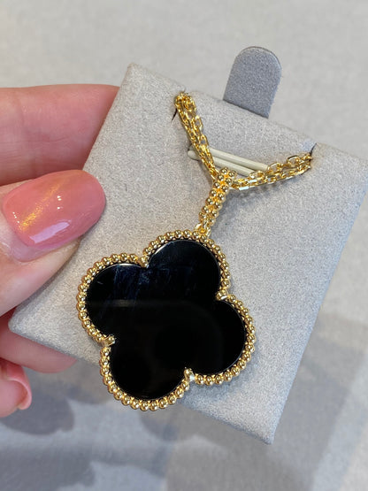 [Goodv]CLOVER LARGE WHITE CARNELIANS GOLD NECKLACE