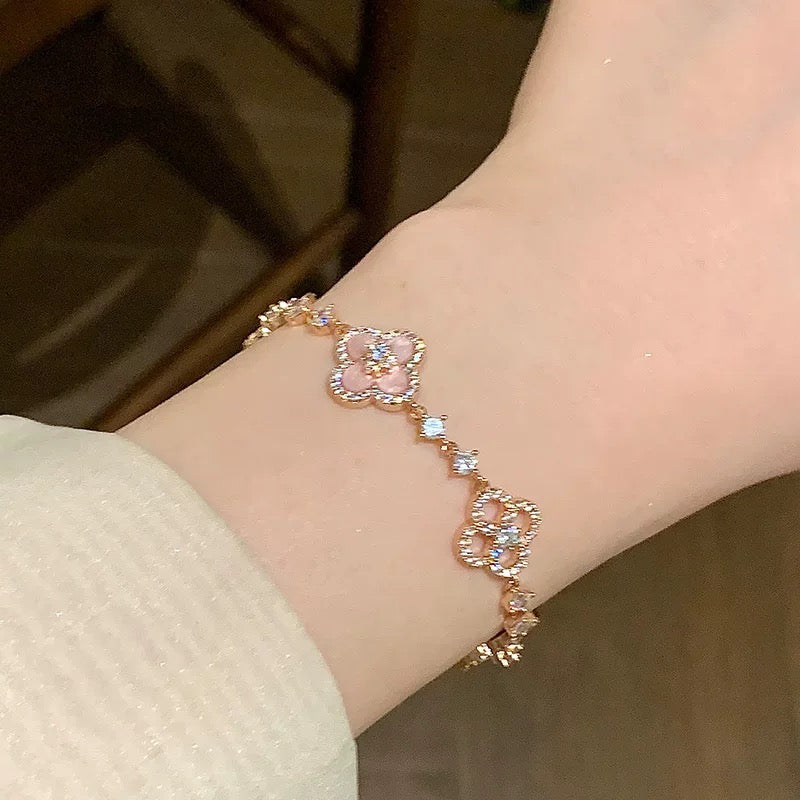 [BIJOUX] BRACELET TRÈFLE 5 MOTIFS ROSE BLEU ROUGE BLANC