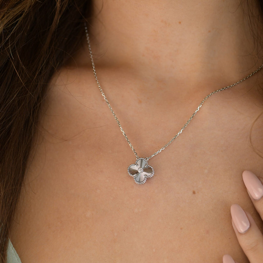 [BIJOUX]CLOVER  15MM DIAMOND LASER NECKLACE SILVER
