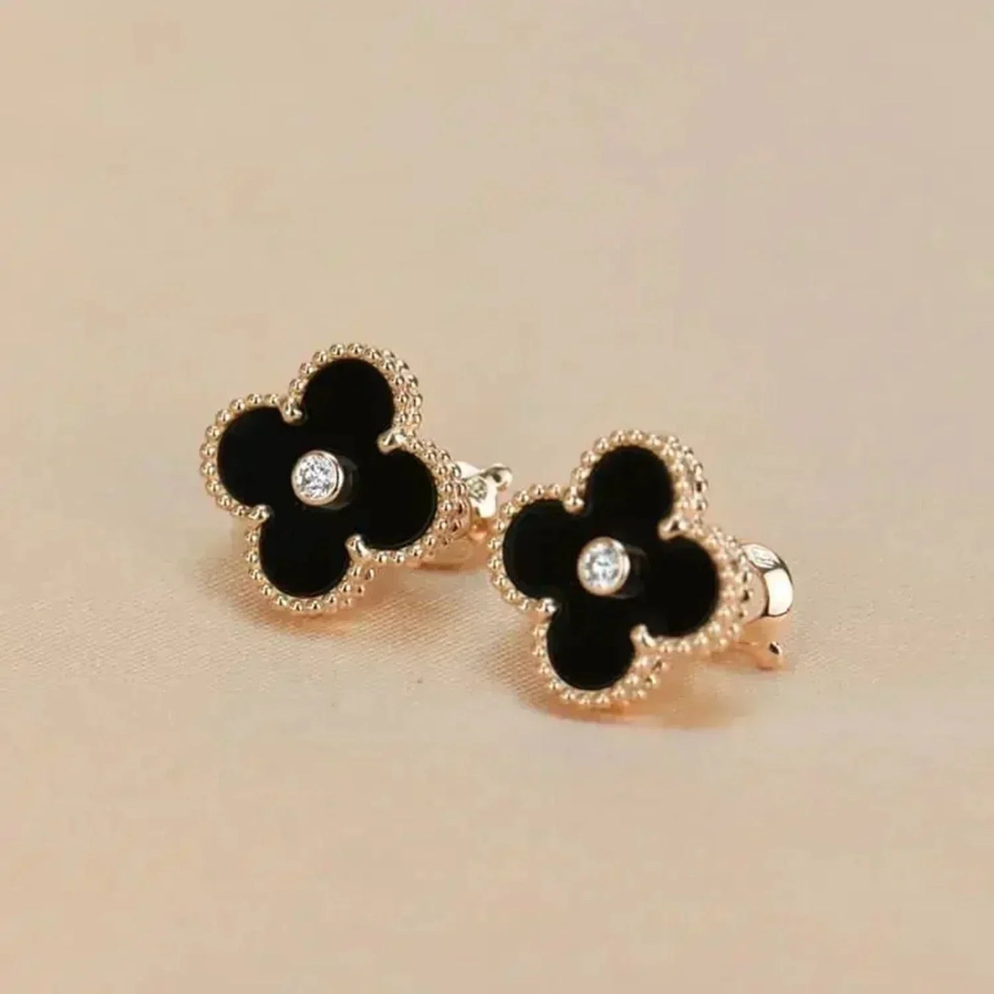 [BIJOUX]CLOVER MEDIUM 1 MOTIFS ONYX DIAMOND EARRINGS