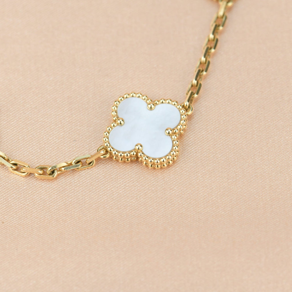 [BIJOUX]BRACELET NACRE BLANCHE À 5 MOTIFS TRÈFLE