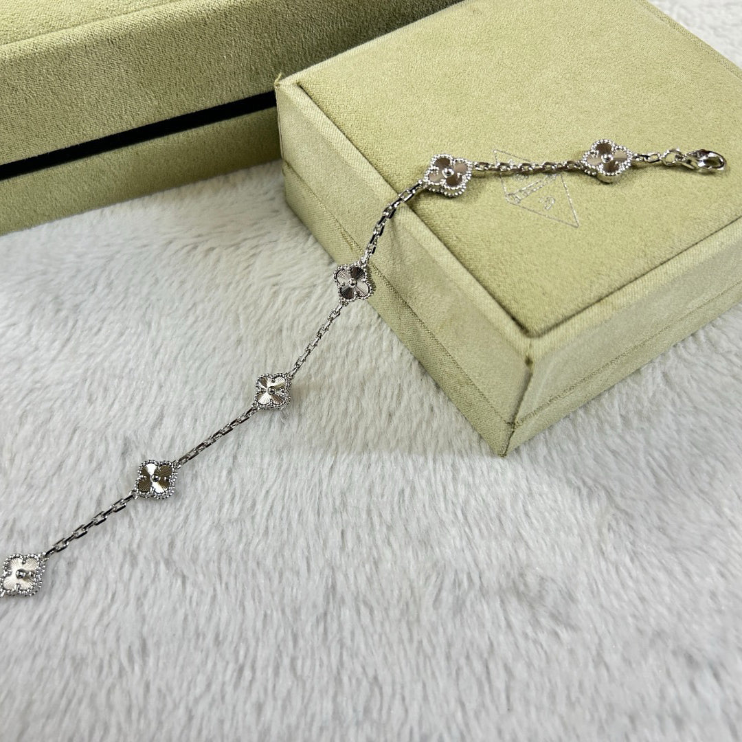 [BIJOUX]CLOVER 6 MOTIF DIAMOND BRACELET