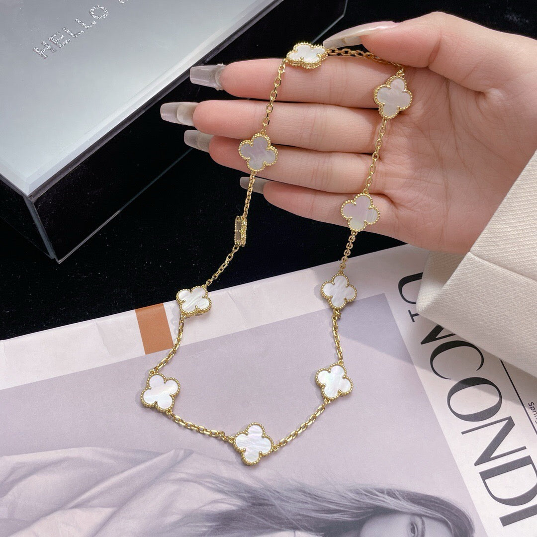 [BIJOUX] COLLIER NACRE BLANCHE 10 MOTIFS TRÈFLE
