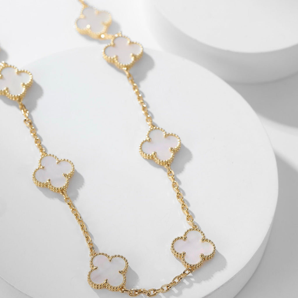 [BIJOUX] COLLIER NACRE BLANCHE 10 MOTIFS TRÈFLE