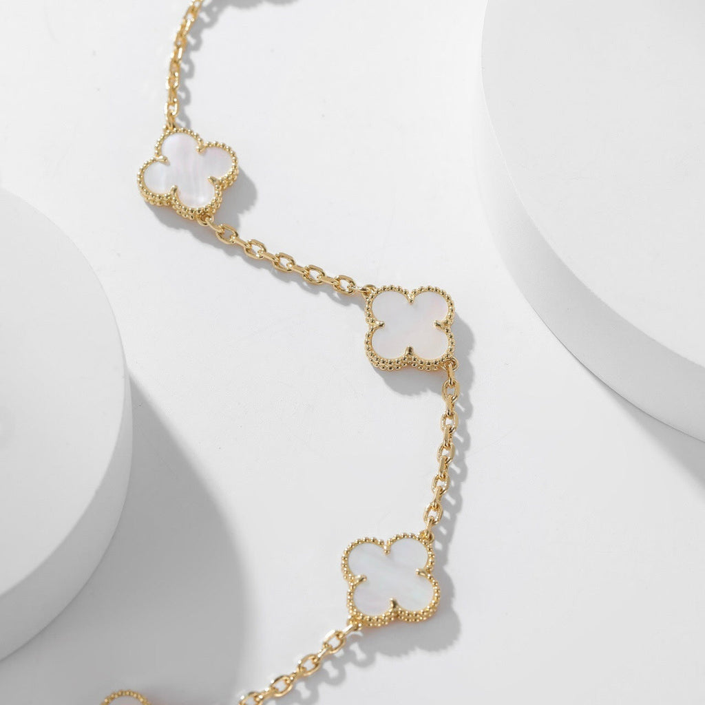 [BIJOUX] COLLIER NACRE BLANCHE 10 MOTIFS TRÈFLE