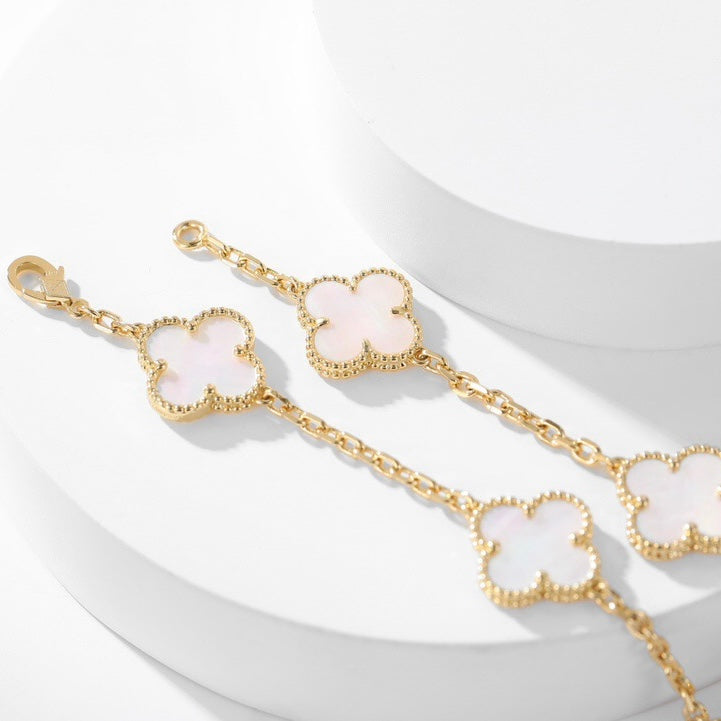 [BIJOUX] COLLIER NACRE BLANCHE 10 MOTIFS TRÈFLE