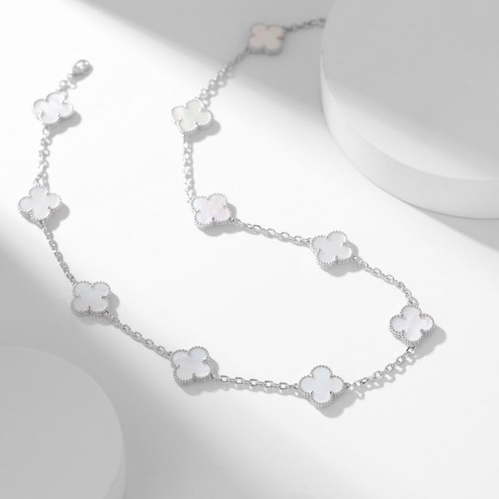 [BIJOUX] COLLIER NACRE BLANCHE 10 MOTIFS TRÈFLE