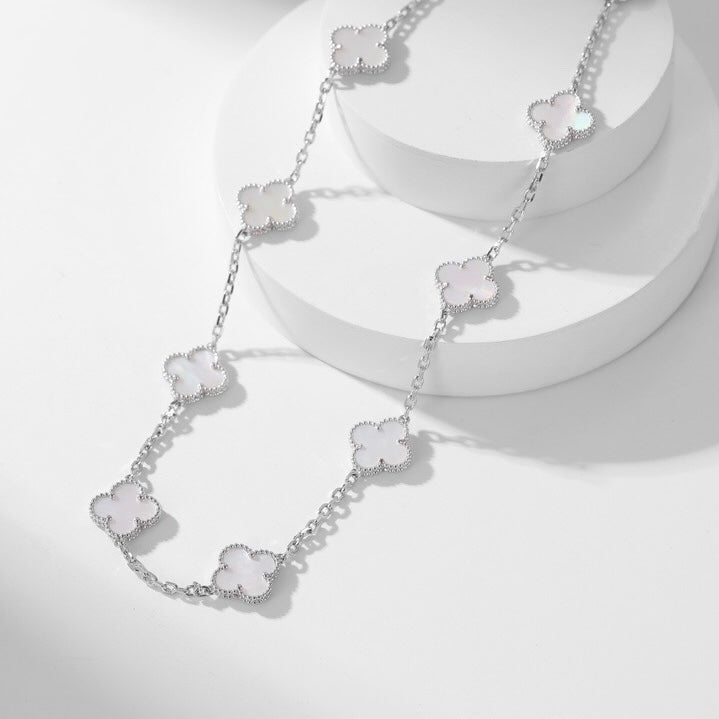 [BIJOUX] COLLIER NACRE BLANCHE 10 MOTIFS TRÈFLE