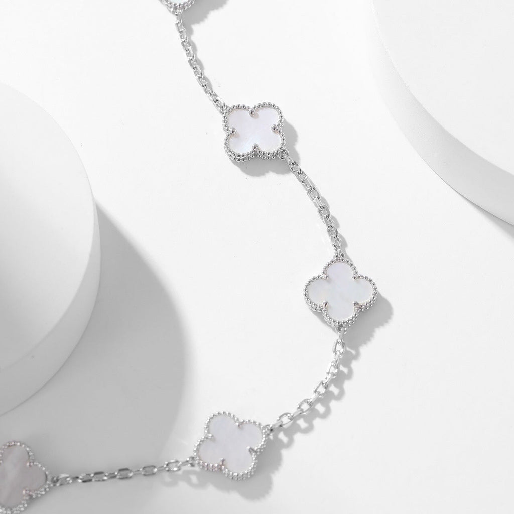[BIJOUX] COLLIER NACRE BLANCHE 10 MOTIFS TRÈFLE