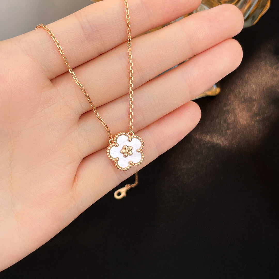 [BIJOUX]LUCKY  WHITE MOP  PLUM BLOSSOM NECKLACE