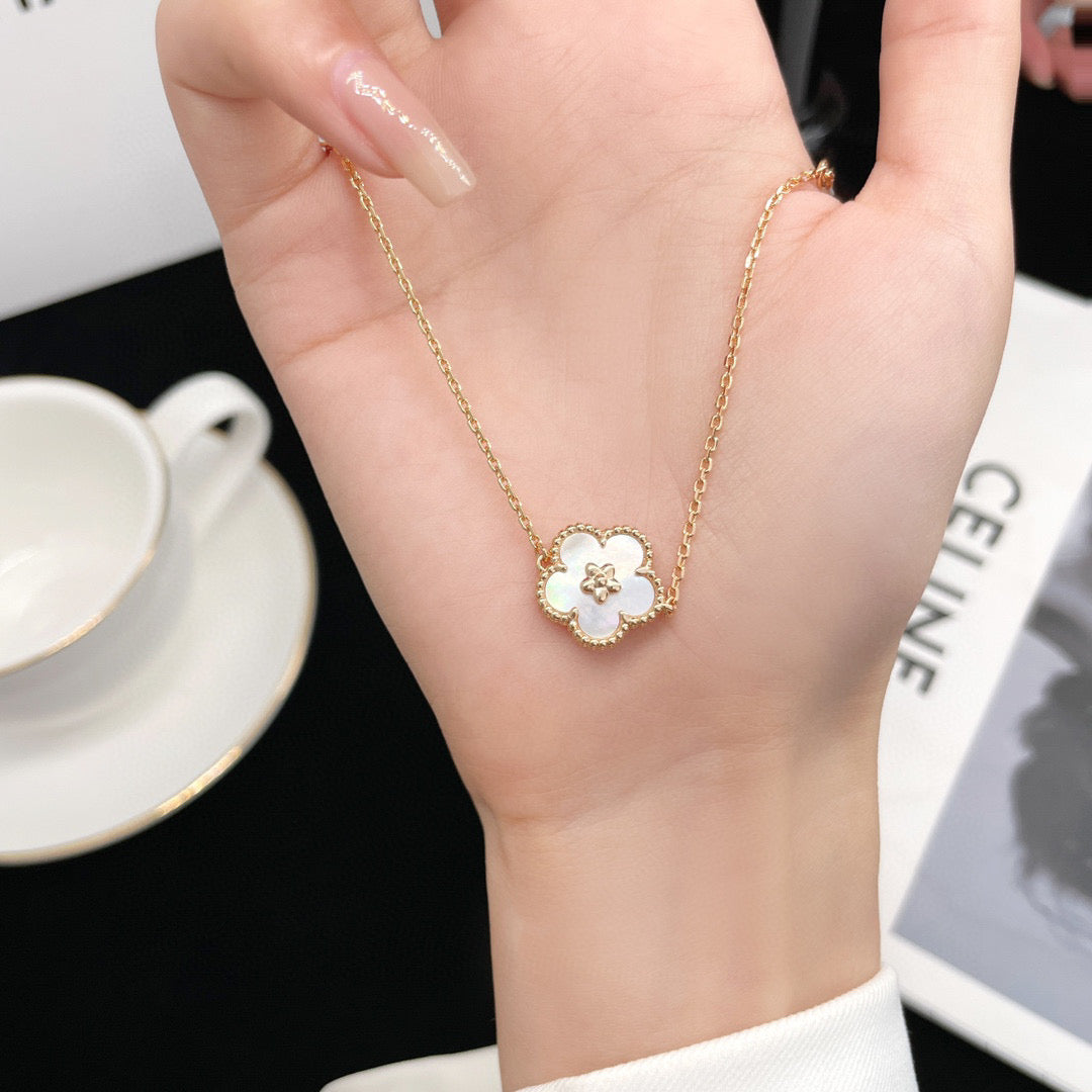 [BIJOUX]LUCKY  WHITE MOP  PLUM BLOSSOM NECKLACE