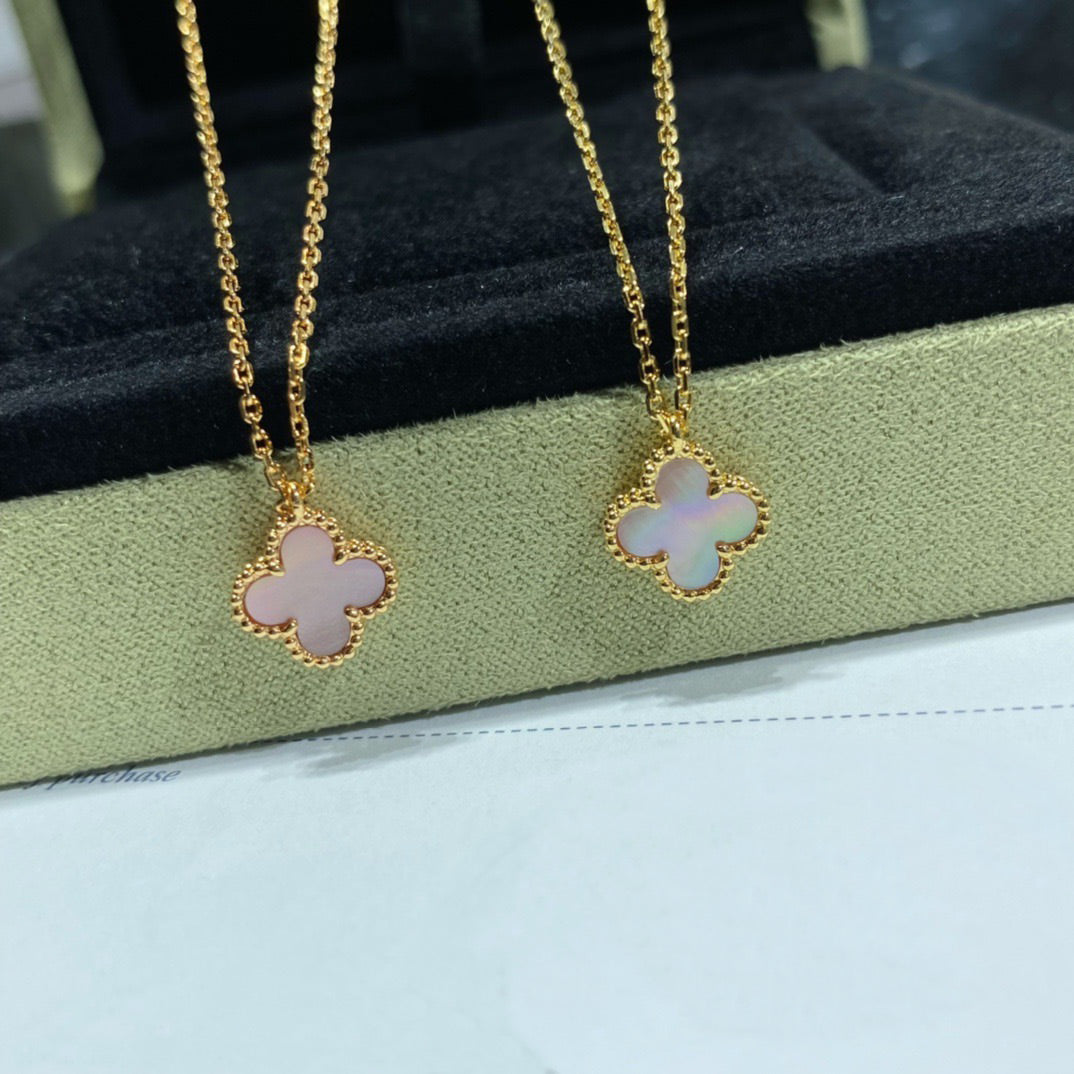 [BIJOUX]COLLIER PENDENTIF TRÈFLE FLEUR SIMPLE NACRE ROSE 9,5 MM