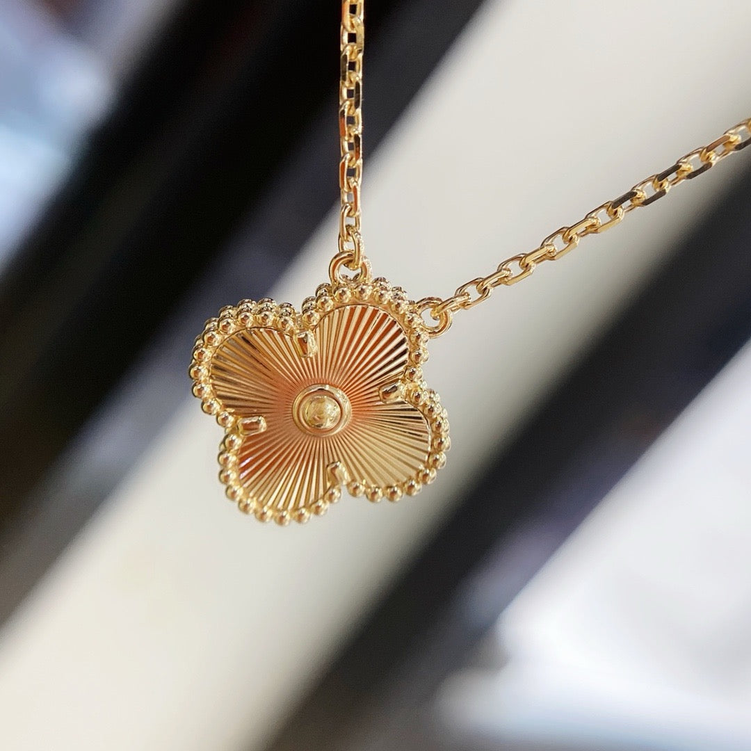 [BIJOUX] COLLIER LASER TRÈFLE 15MM