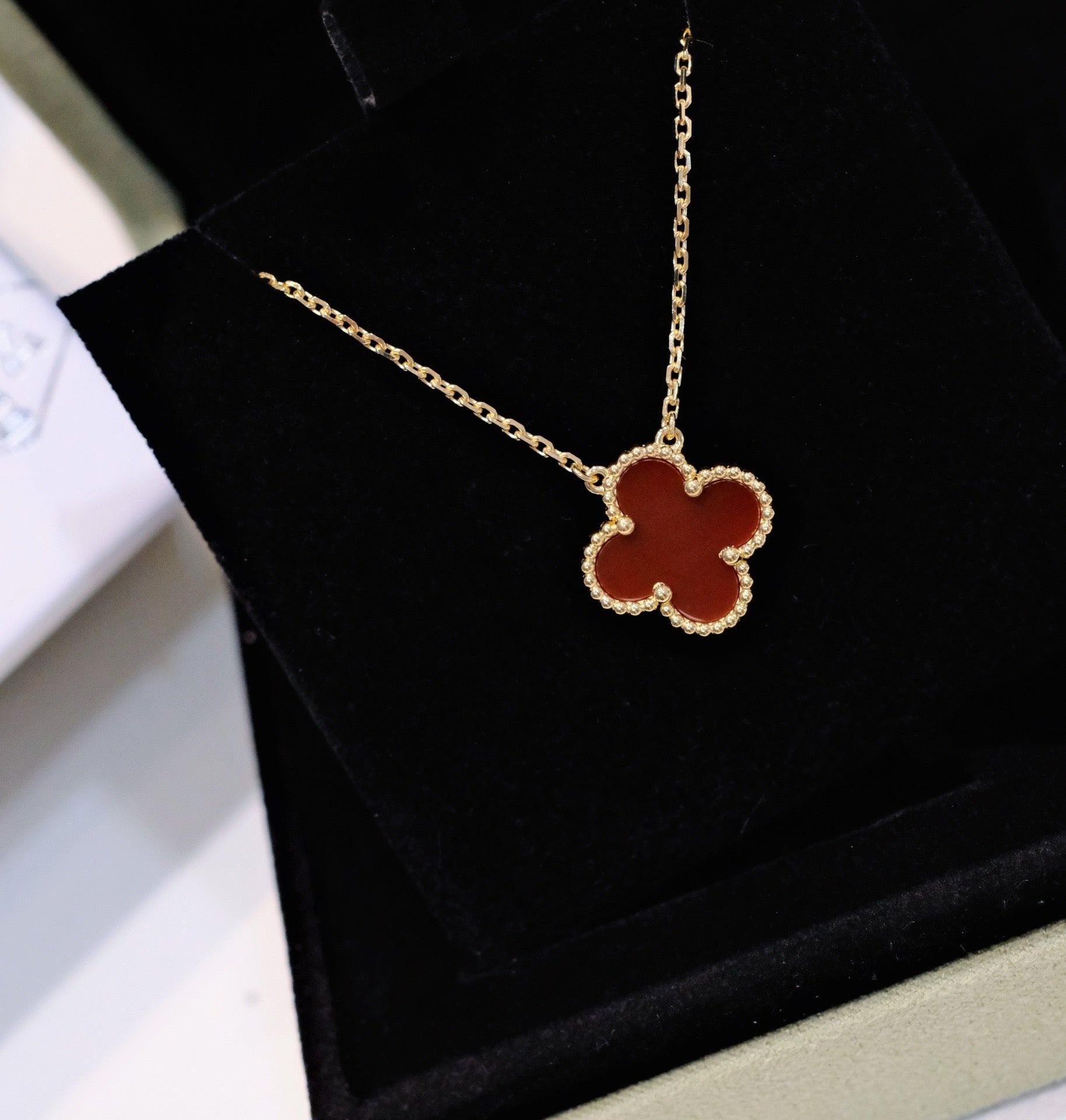 [Topon]CLOVER 15MM CARNELIAN SINGLE FLOWER NECKLACE