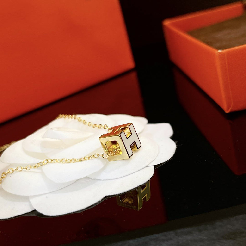 [BIJOUX]H WHITE SQUARE GOLD NECKLACE
