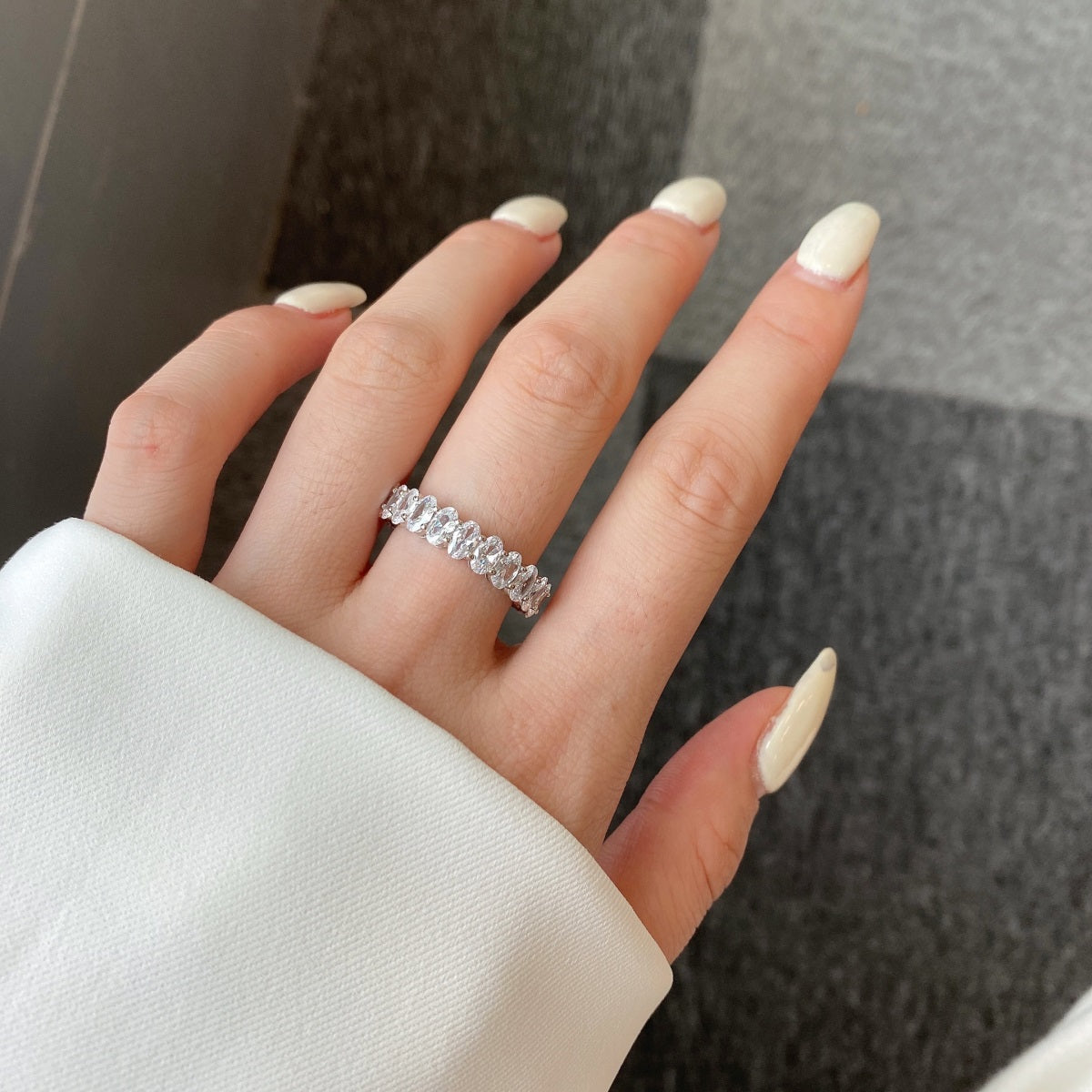 [Goodv]Ornate Oval Cut Tennis Ring
